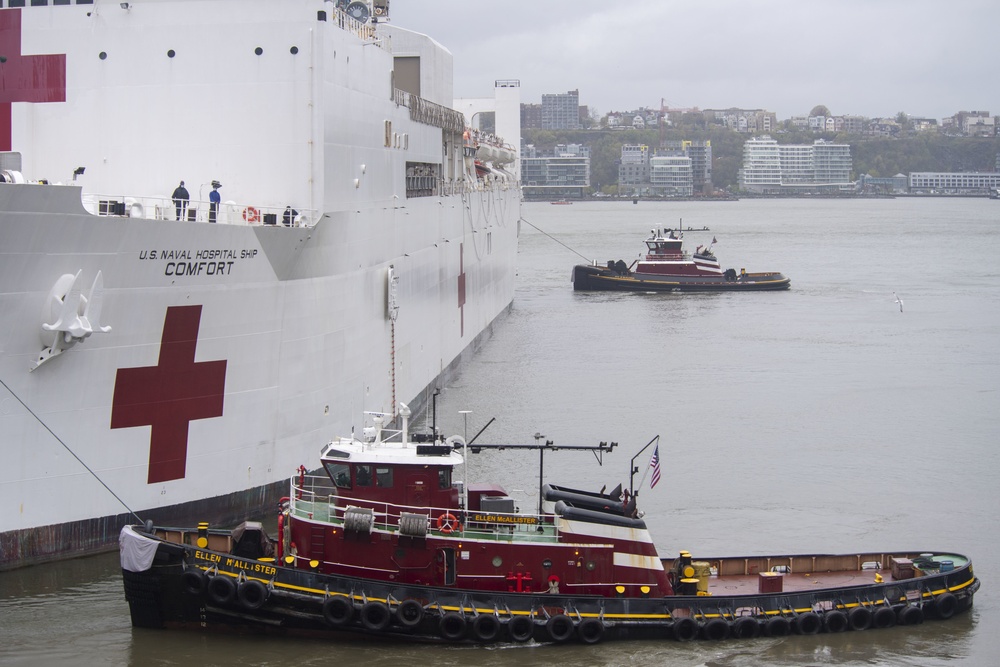 USNS Comfort Departs New York