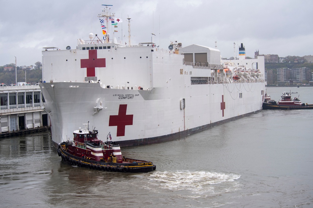 USNS Comfort Departs New York