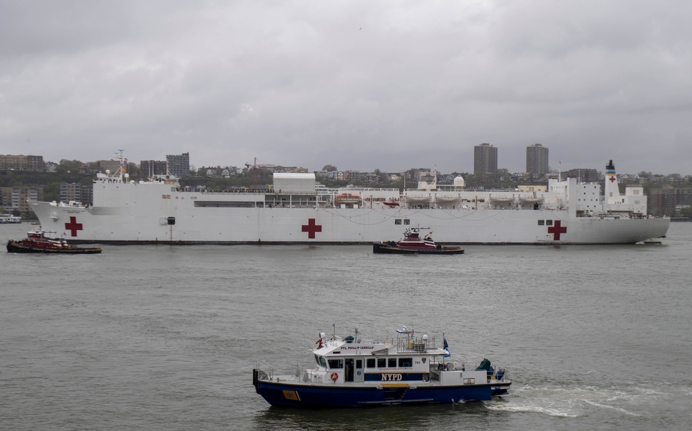 USNS Comfort Departs New York