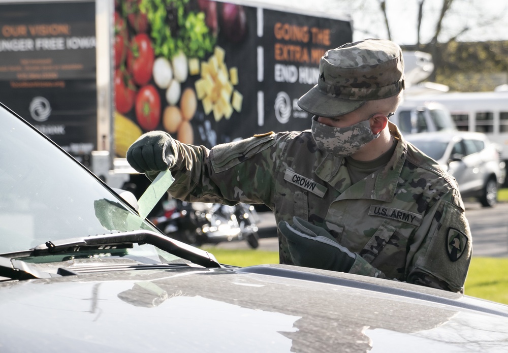 Iowa Engineer Soldier supports the Food Bank of Iowa