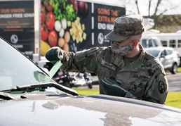 Iowa Engineer Soldier supports the Food Bank of Iowa