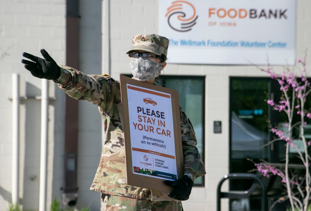 Iowa Engineer Soldier supports the Food Bank of Iowa