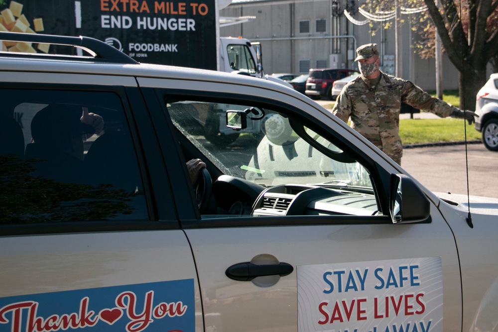 Iowa Engineer Soldier supports the Food Bank of Iowa