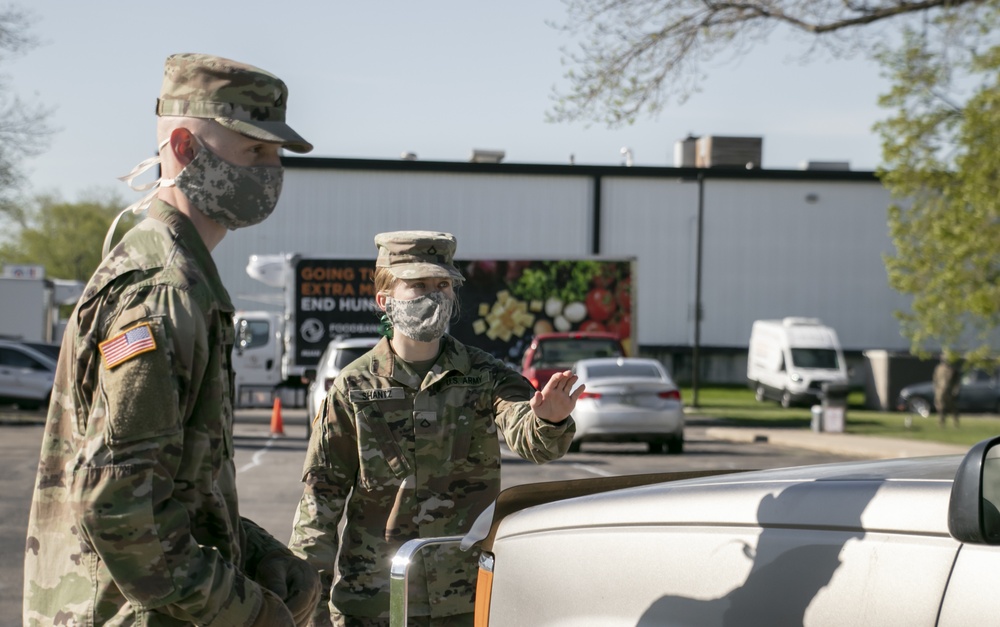 Iowa Engineer Soldiers support the Food Bank of Iowa