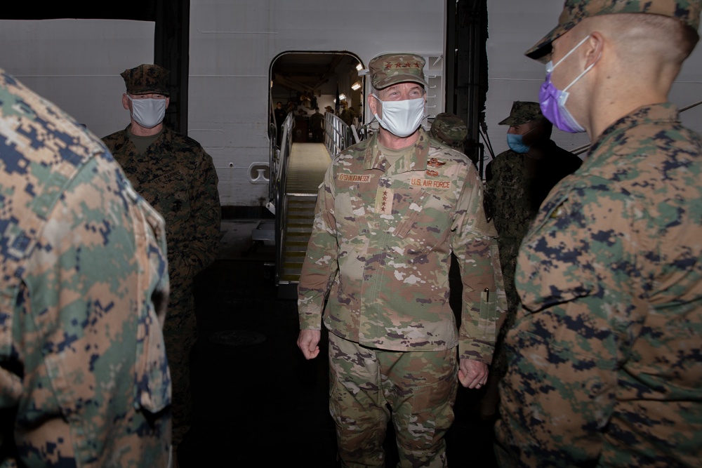 Gen. O’Shaughnessy visits 3/2 Marines at the Comfort in NYC