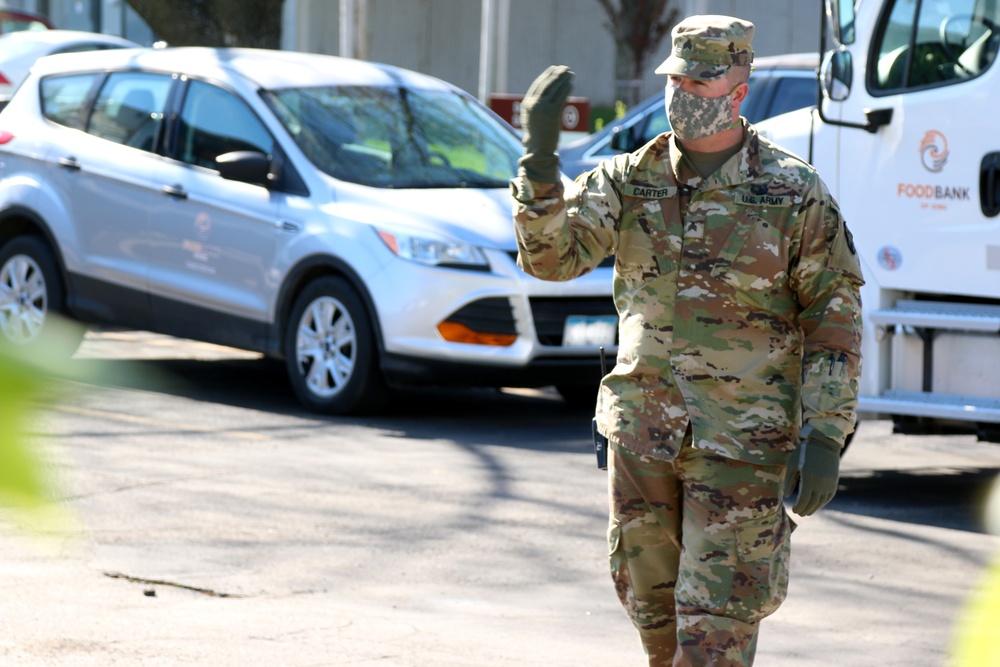 Iowa engineer Soldiers support the Food Bank of Iowa