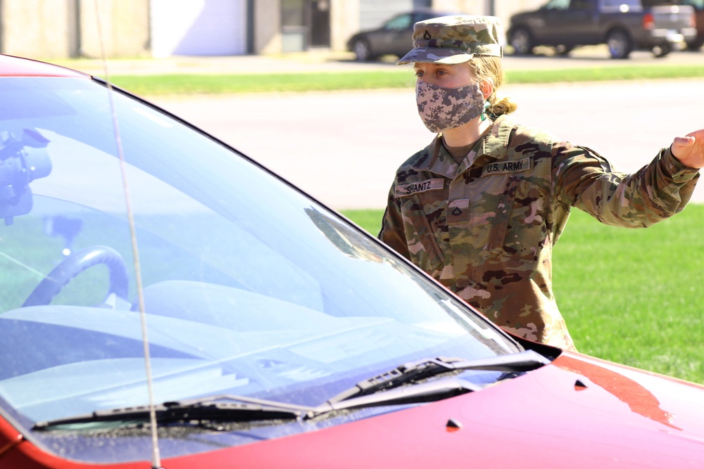 Iowa engineer Soldiers support the Food Bank of Iowa