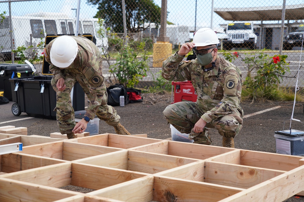 Hawaii National Guard Leadership Visit Hawaii National Guardsman Deployed to Maui County for COVID-19 Response