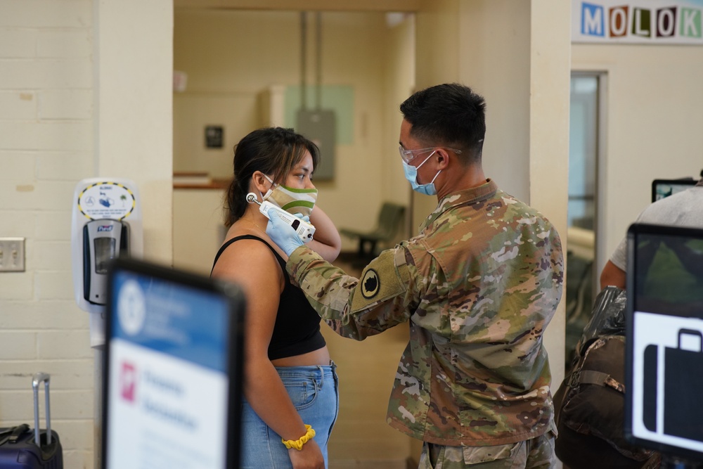 Hawaii National Guard Leadership Visit Hawaii National Guardsman Deployed to Maui County for COVID-19 Response