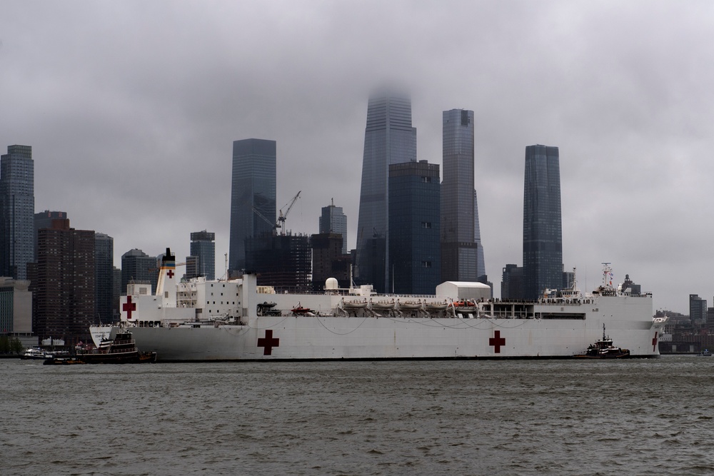 USNS Comfort Departs New York