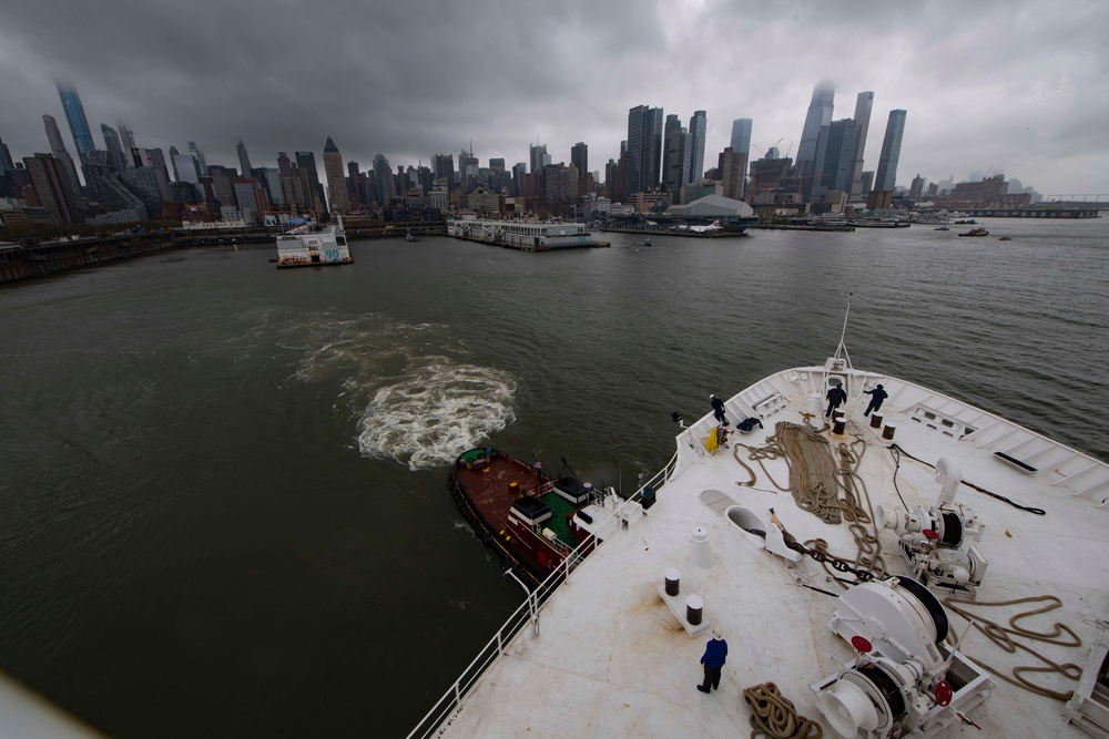 USNS Comfort Departs New York City