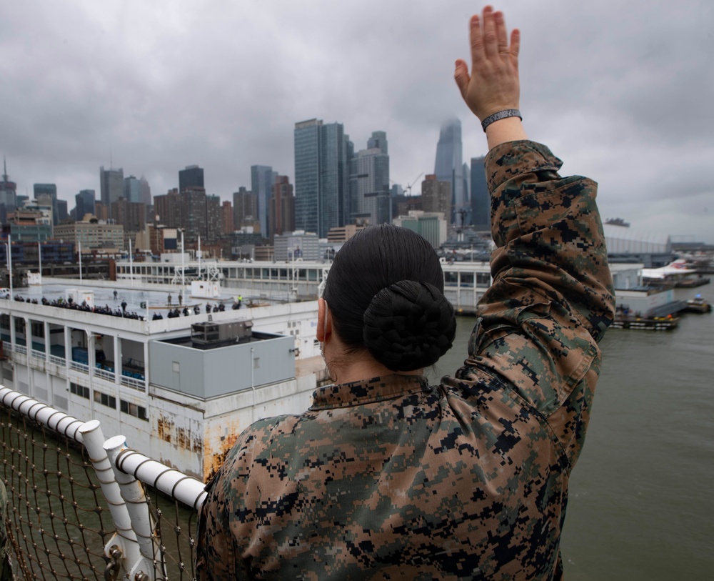 USNS Comfort Departs New York City