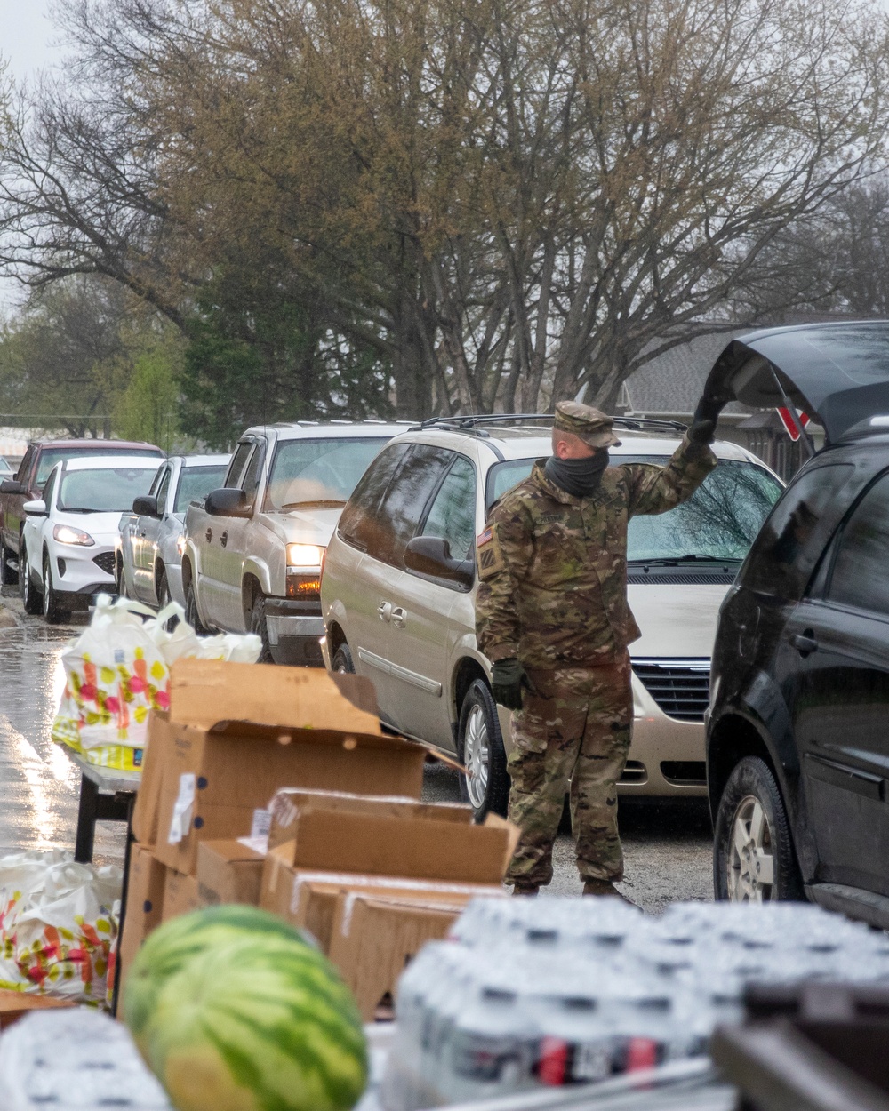 Nebraska Soldiers help distribute food in Tecumseh