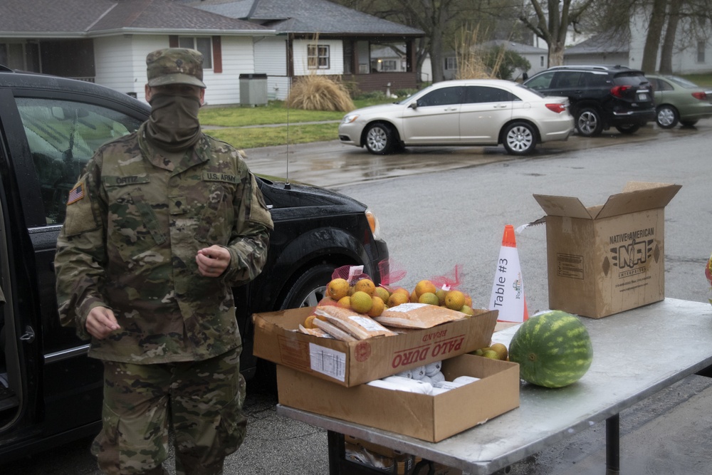 Nebraska Soldiers help distribute food in Tecumseh