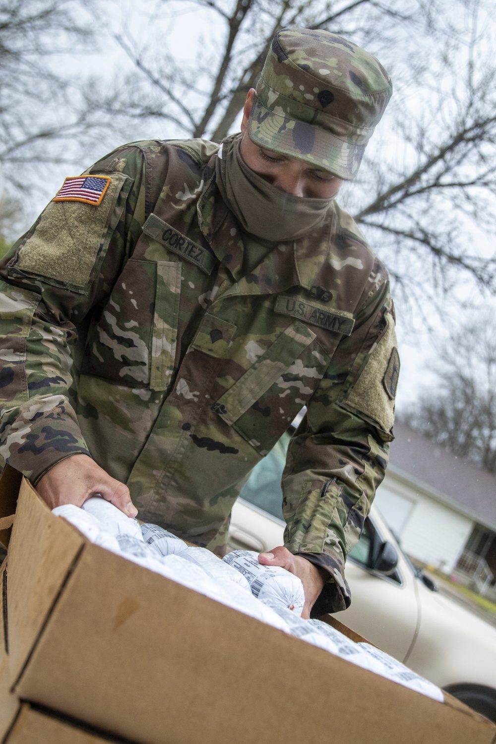 Nebraska Soldiers help distribute food in Tecumseh