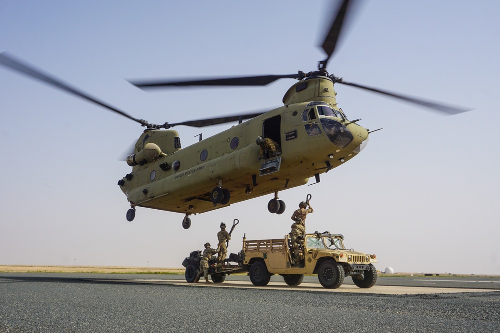 Paratroopers Conduct Slingload Training