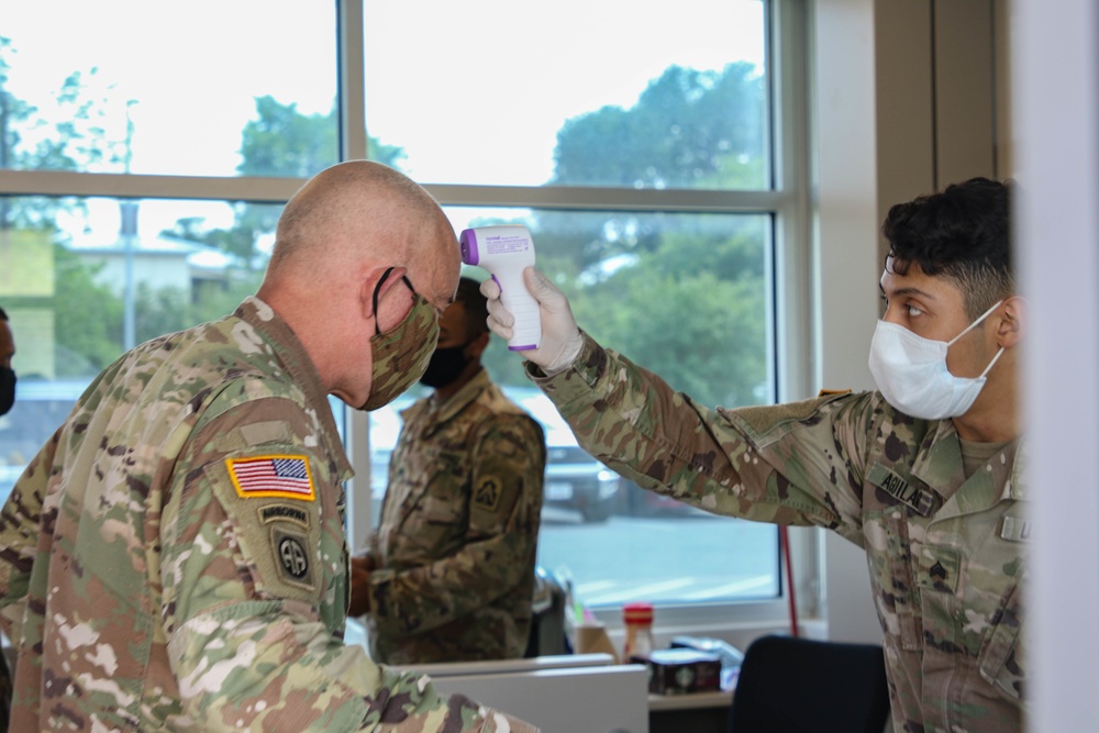 Chief of U.S. Army Reserve Visits Fort Sam Houston