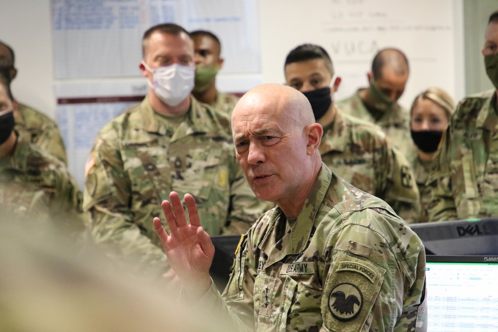 Chief of U.S. Army Reserve Visits Fort Sam Houston