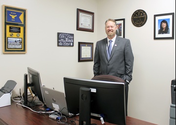 Ribbon cut on Tennessee Department of Veterans Services field office at Arnold AFB