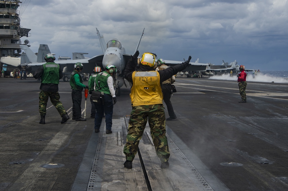 USS Harry S. Truman (CVN 75) transits the Atlantic Sea