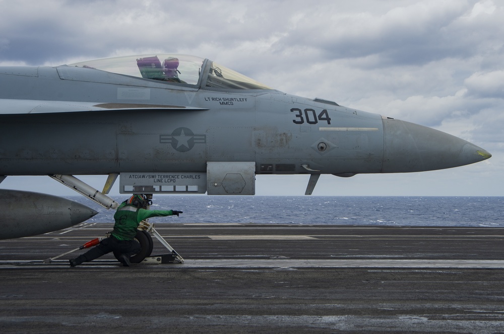 USS Harry S. Truman (CVN 75) transits the Atlantic Sea