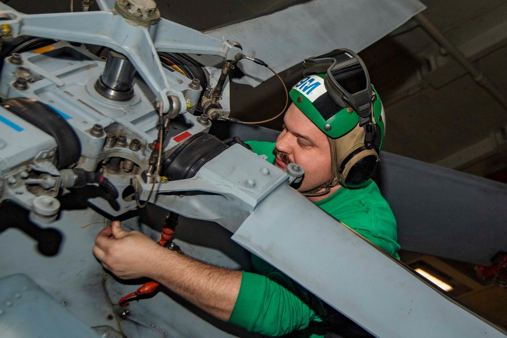 USS Harry S. Truman (CVN 75) transits the Atlantic Ocean