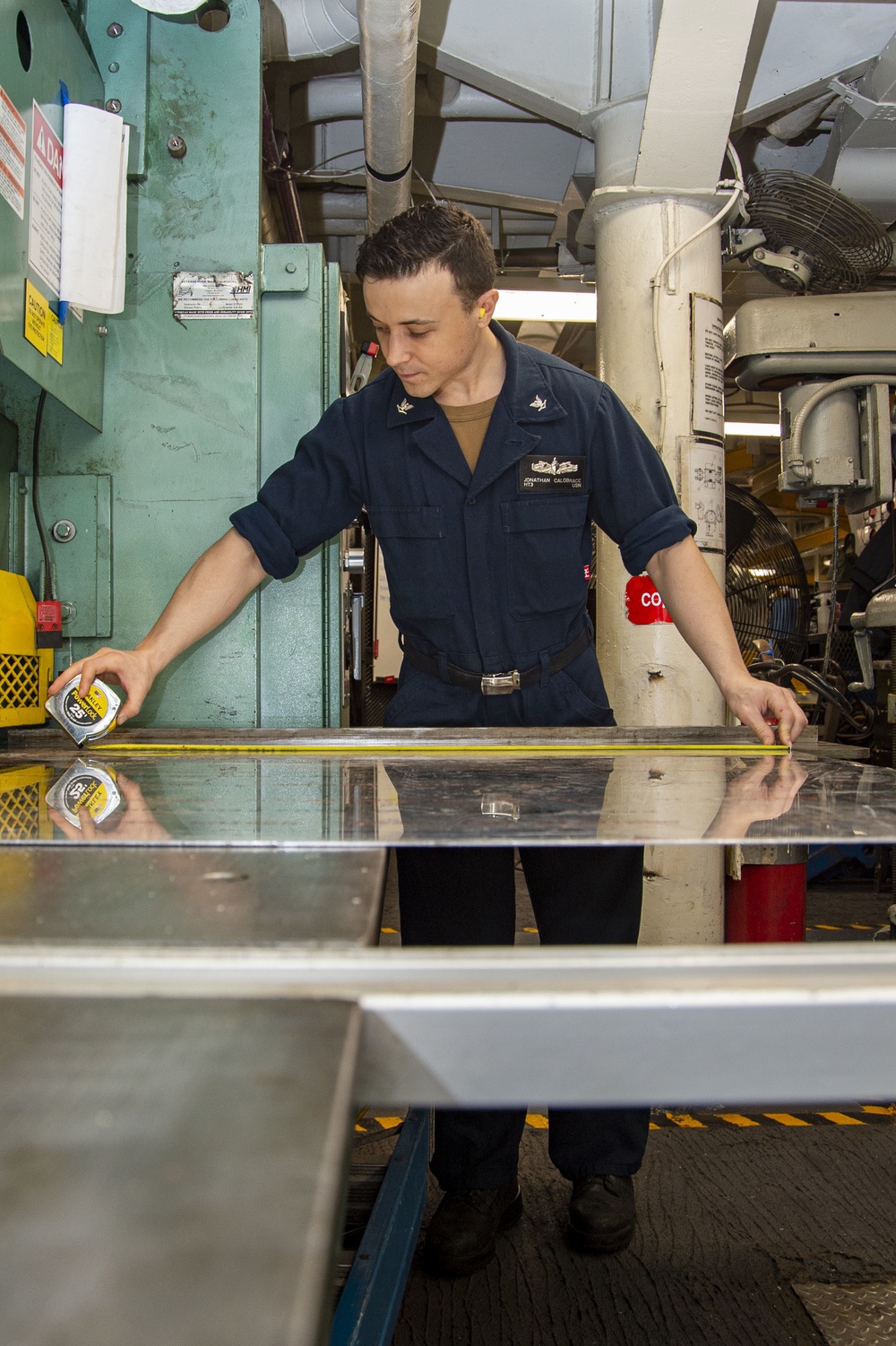 USS Harry S. Truman (CVN 75) transits the Atlantic Ocean