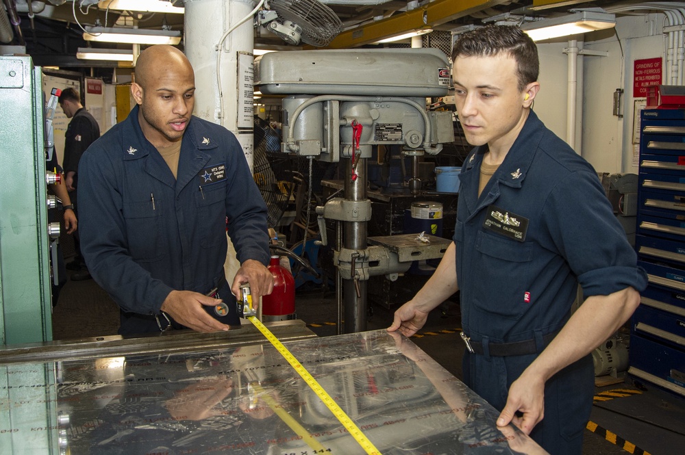 USS Harry S. Truman (CVN 75) transits the Atlantic Ocean