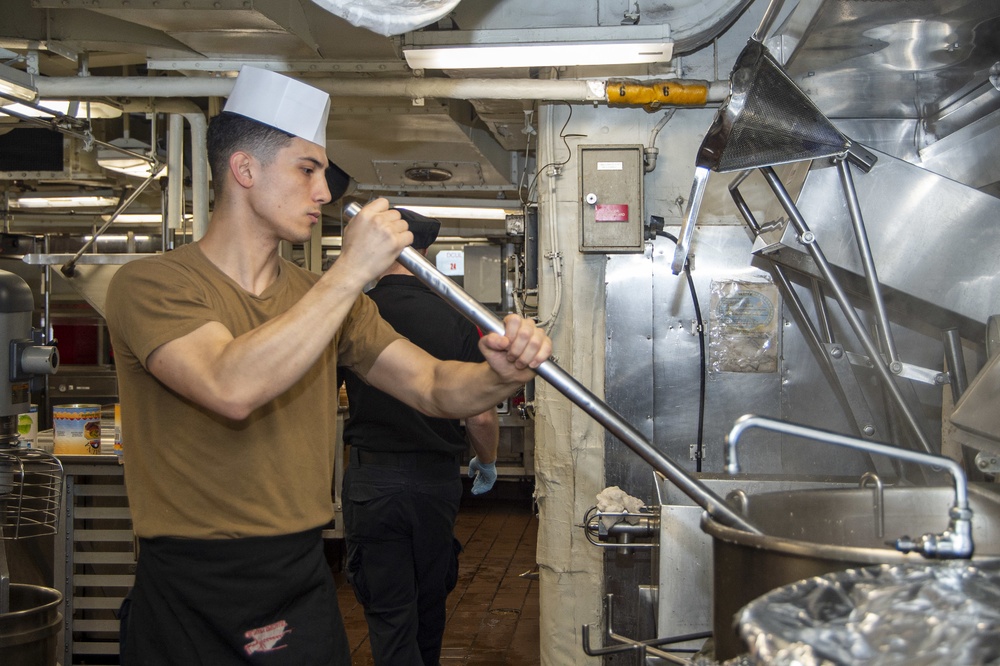 USS Harry S. Truman (CVN 75) transits the Atlantic Ocean