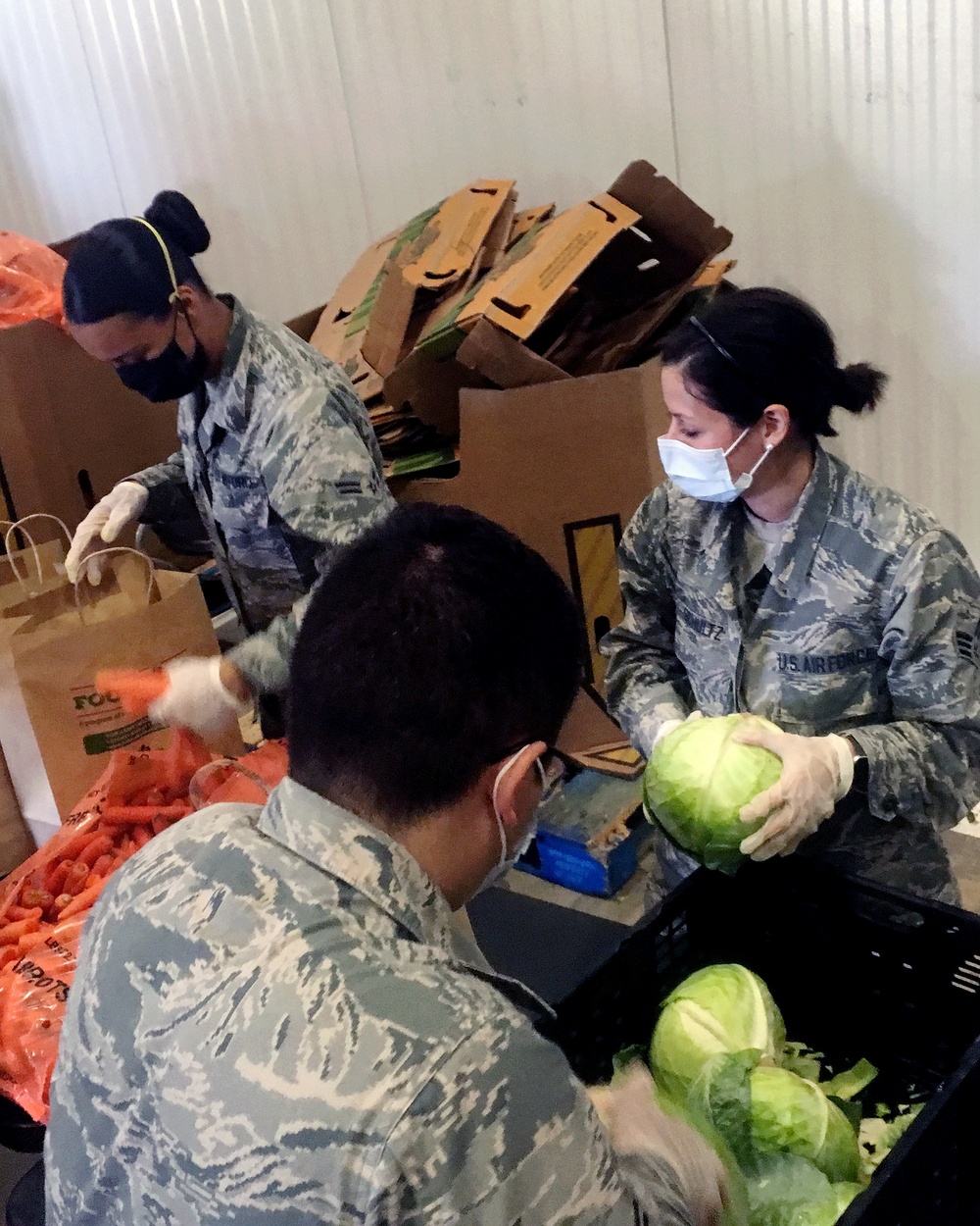 Texas Guardsmen mobilize to support local food bank efforts