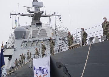 USS Fort Worth (LCS 3) Change of Command