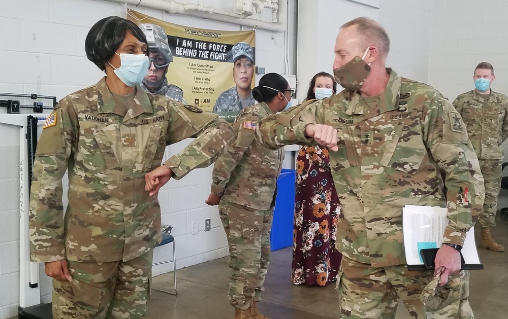 Maj. Gen. Michael C. O’Guinn, deputy chief of the U.S. Army Reserve meets with Soldiers of the 7457th Medical Backfill Battalion
