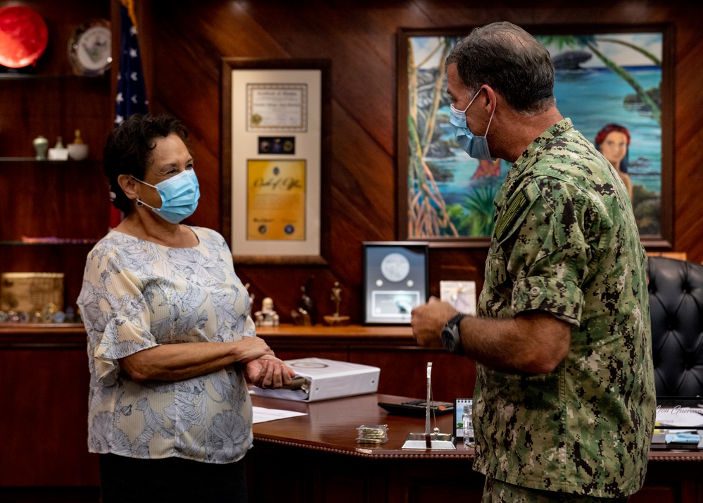 U.S. Pacific Fleet Commander Presents Guam Governor with the Navy Distinguished Public Service Award.