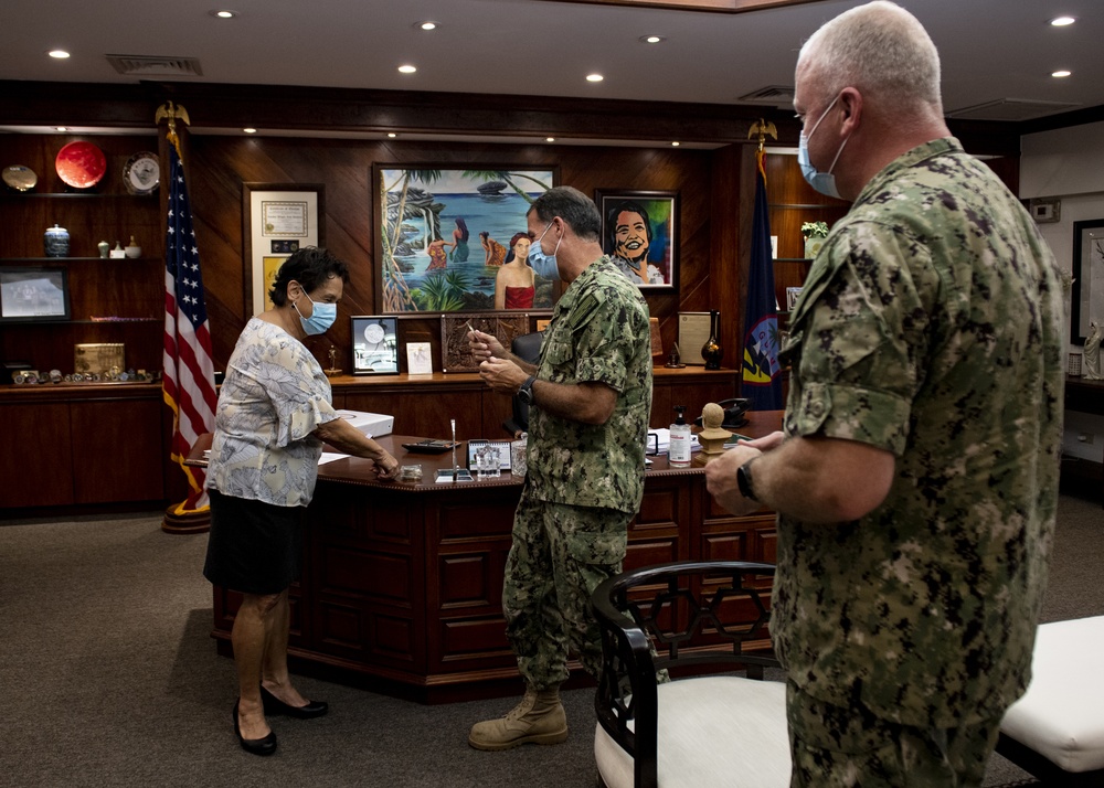 U.S. Pacific Fleet Commander Presents Guam Governor with the Navy Distinguished Public Service Award.