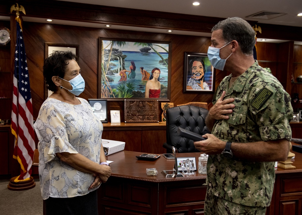 U.S. Pacific Fleet Commander Presents Guam Governor with the Navy Distinguished Public Service Award.