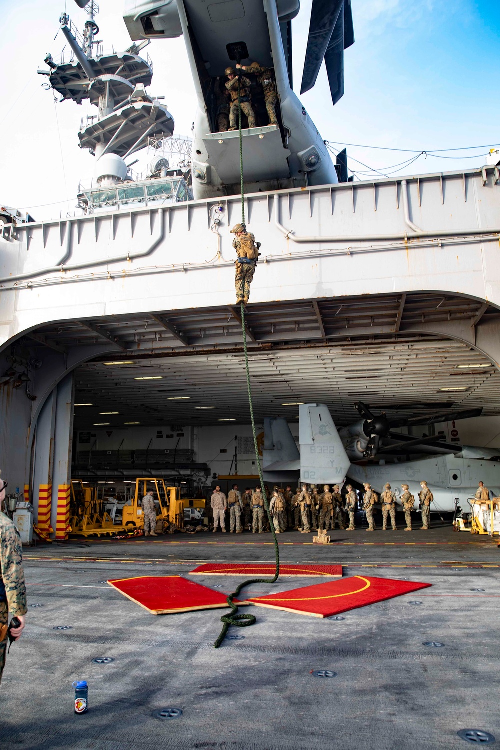 26 MEU Fast Rope on USS Bataan (LHD 5)