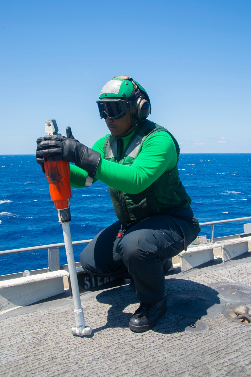 USS Harry S. Truman (CVN 75) transits the Atlantic Sea