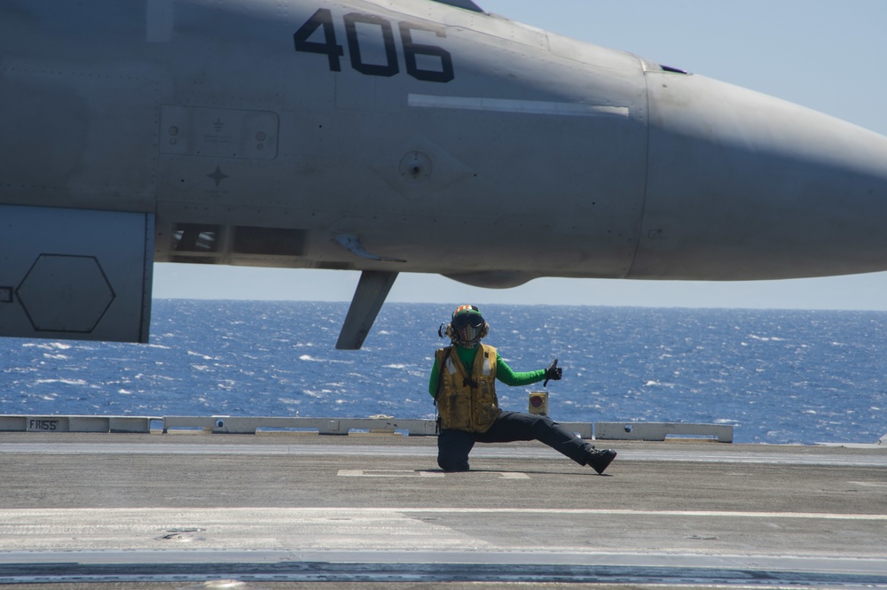 USS Harry S. Truman (CVN 75) transits the Atlantic Sea