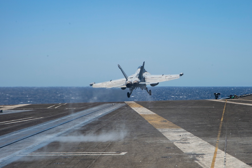 USS Harry S. Truman (CVN 75) transits the Atlantic Sea