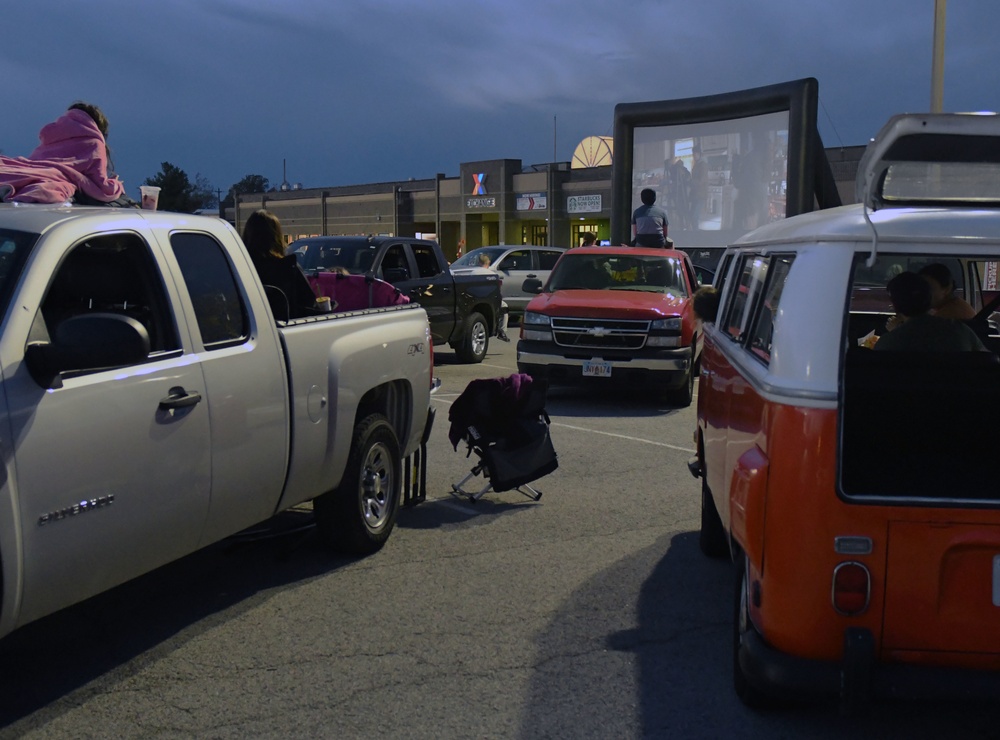 Fort Knox Middle High School seniors feel community love at ‘drive-in’ movie