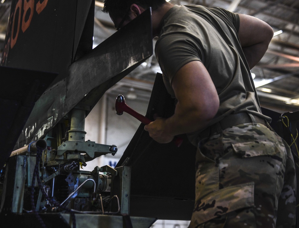 U-2 Phase maintenance