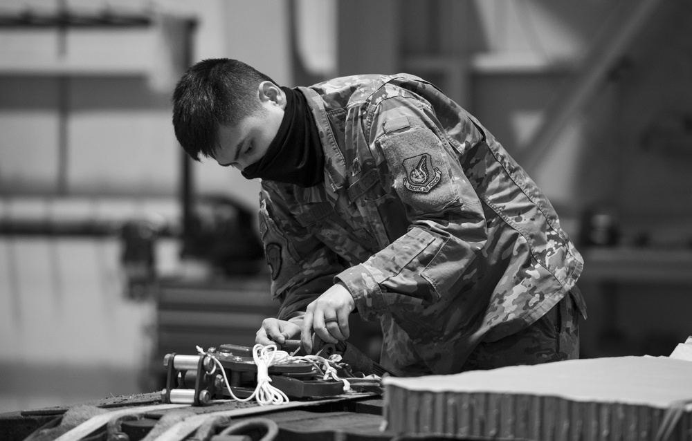 Yokota Airmen train together to remain airdrop ready