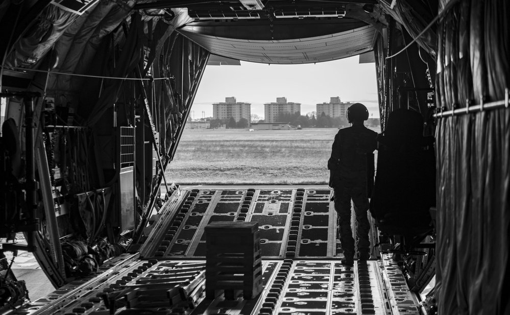 Yokota Airmen train together to remain airdrop ready