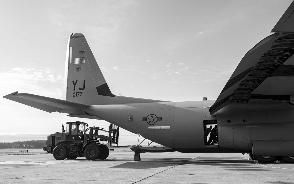 Yokota Airmen train together to remain airdrop ready