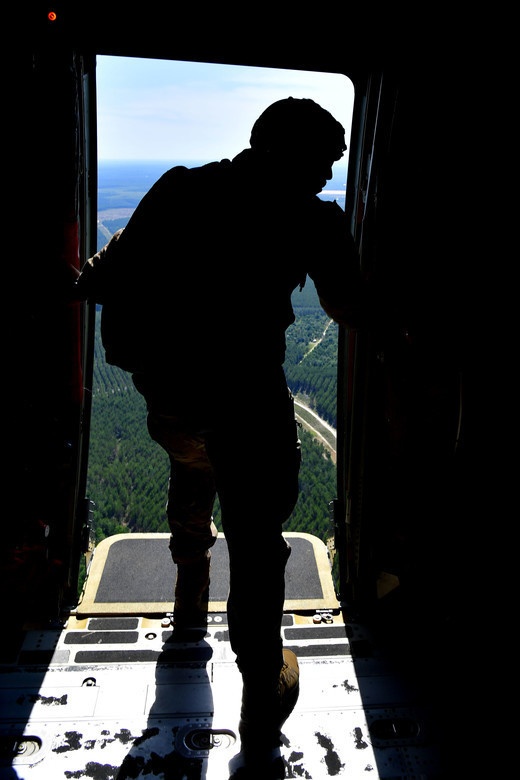 9 AW aids in AFSOC jump training