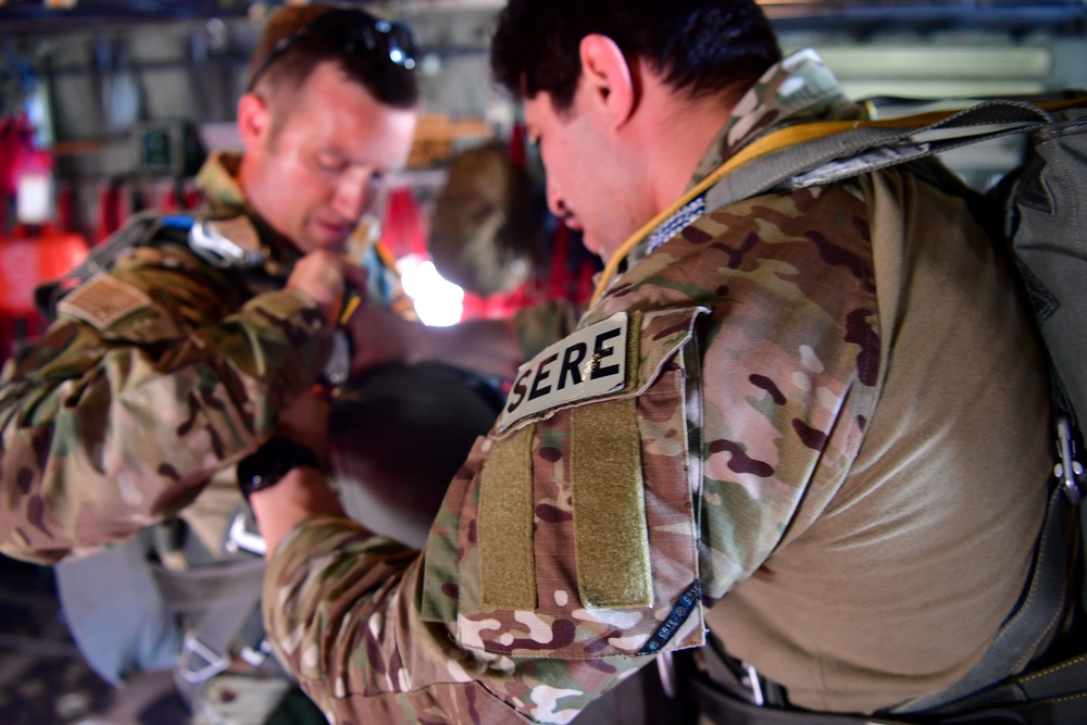 19 AW aids in AFSOC jump training