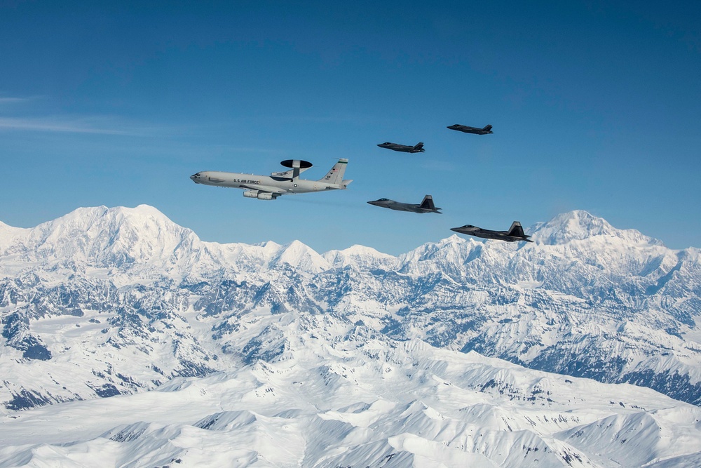 Total Force Airmen demonstrate Alaskan airpower