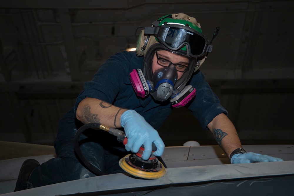 USS Harry S. Truman (CVN 75) transits the Atlantic Sea