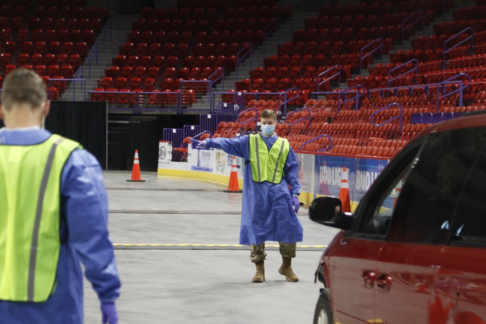 Wisconsin National Guard Soldiers and Airmen Help Facilitate a Mobile Testing Facility in Green Bay, Wis.