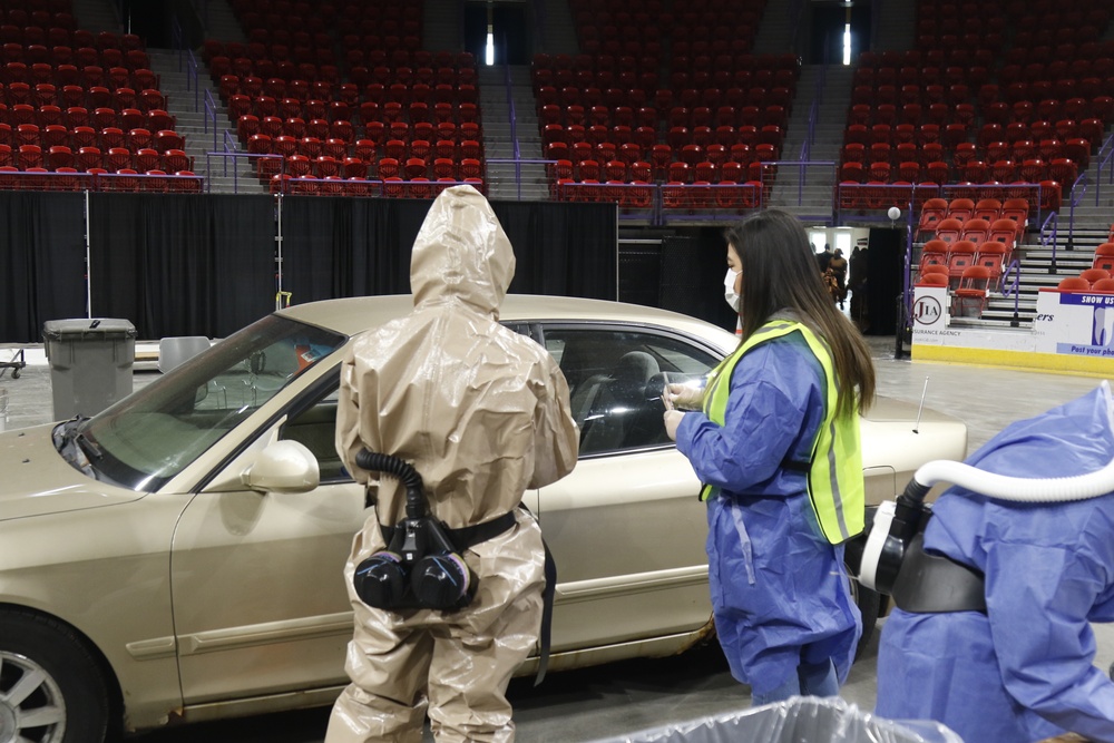 Wisconsin National Guard Soldiers and Airmen Help Facilitate a Mobile Testing Facility in Green Bay, Wis.